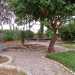 Intorno allimmobile si estendono poi vasti e rigogliosi giardini. Uno presenta aiuole circolari, quadrilobate e a stella...